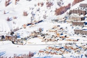 an aerial view of a resort in the snow at Appartamento Nido Alpino - Happy Rentals in Souchères Basses