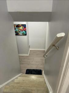 een trap met een schilderij aan de muur bij Peace Apartment in Brampton