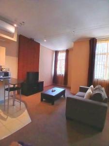 Χώρος καθιστικού στο Stylish - 1 Bedroom at Mapungubwe Hotel Apartments