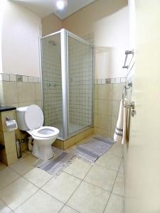 Ένα μπάνιο στο Stylish - 1 Bedroom at Mapungubwe Hotel Apartments