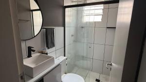 Koupelna v ubytování Seu lar perfeito fora de casa Prox ao Shopping Iguatemi + 12 fotografií