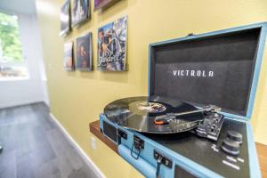 Billede fra billedgalleriet på Movie Theater Rooftop King Bed Arcade BBQ i Seattle + 34 billeder