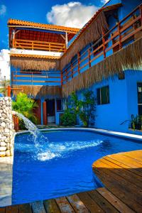 una piscina con una fuente frente a un edificio en Pousada Casa Nui - Porto de Galinhas by Concavus, en Porto de Galinhas 56 fotos más