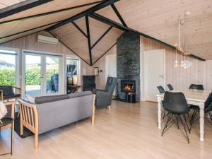 een woonkamer met een bank, een tafel en een open haard bij 7 person holiday home in Hejls-By Traum in Hejls
