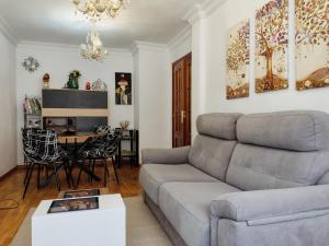 a living room with a couch and a table at Confortable y luminoso apartamento in Valladolid