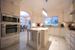 Kuchyň nebo kuchyňský kout v ubytování Casa moderna