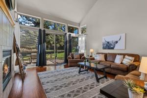 a living room with a couch and a fireplace at Aspen Retreat - Meredith Lodging in Redmond