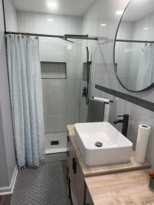 a bathroom with a white sink and a mirror at Tree of life in Temple