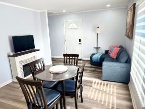 a living room with a table and a couch at Tree of life in Temple