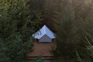 CarsonにあるCute Bell Tent in Carson for Columbia Gorge Glamping in Washingtonのギャラリーの写真