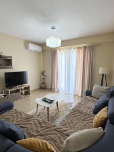 TV a/nebo společenská místnost v ubytování Shkodra Apartment