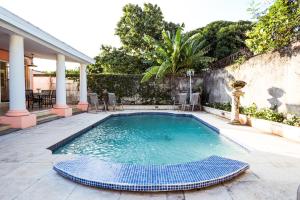 Bazén v ubytování Casa moderna nebo v jeho okolí