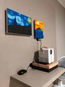 TV a/nebo společenská místnost v ubytování Quarto em Araras