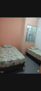 a bedroom with two beds and a window at Casa em Belém cop 30 in Belém
