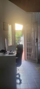 an office with a desk and a chair with a computer at Casa em Belém cop 30 in Belém