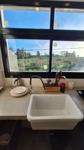 Fotografie z fotogalerie ubytování Monoambiente en la zona de La Rural con Wi Fi y pileta v destinaci Tandil