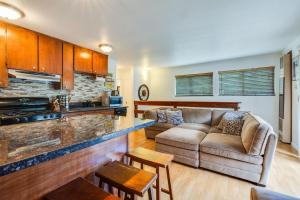 Η κουζίνα ή μικρή κουζίνα στο Quaking Aspen Condo