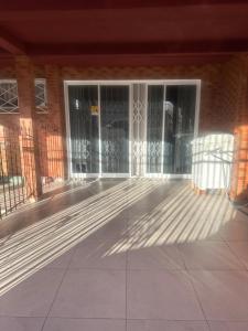 Η πρόσοψη ή η είσοδος του Momentos de Paz