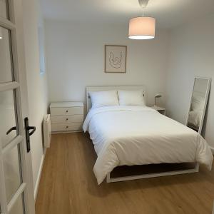 En eller flere senge i et værelse på charmant appartement 4 pers hyper centre, au calme