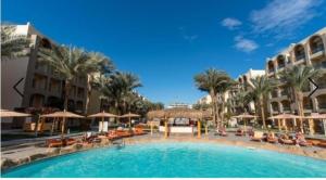 Bazén v ubytování Nubia El Karma Beach Resort & Aqua Park nebo v jeho okolí