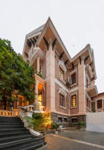 Bygningen som villaen ligger i + 12 billeder