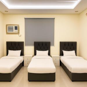 two beds in a room with two bedsitures at شقة 3 غرف نوم وصالة 3 bedroom and living room apartment in Taif