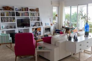 Knihovna v apartmánu