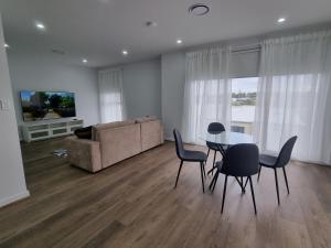 Μια τηλεόραση ή/και κέντρο ψυχαγωγίας στο Box hill townhouse