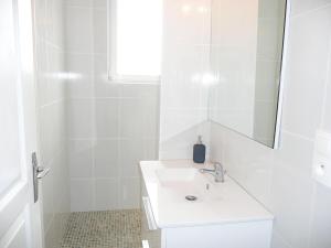 Ένα μπάνιο στο Apartment in Lilia near Kastell Ac"h Strand +30 φωτογραφίες