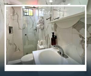 Koupelna v ubytování Casa Santa Fe + 20 fotografií