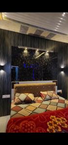 Postel nebo postele na pokoji v ubytování RRR RESTARANt + 4 fotografie