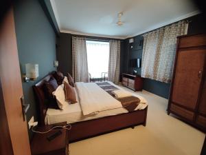 Ένα ή περισσότερα κρεβάτια σε δωμάτιο στο Aloha Ganges Apartments, Rishikesh +55 φωτογραφίες