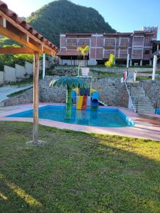 Bazén v ubytování Hotel Las Brisas nebo v jeho okolí