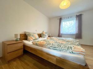 Ένα ή περισσότερα κρεβάτια σε δωμάτιο στο Holiday Home in Birresborn with balcony