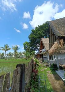 Bulan Bungalows and Cafe室外花園