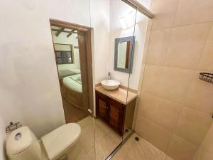 Ένα μπάνιο στο Casa Raíz Apartahotel en Villa de Leyva +7 φωτογραφίες