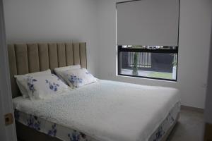 Ένα ή περισσότερα κρεβάτια σε δωμάτιο στο Luxurious Two-Bedroom Granny Flat