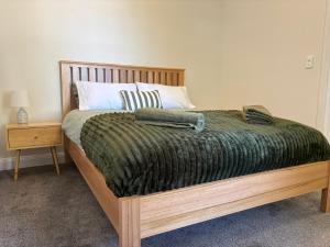 Ένα ή περισσότερα κρεβάτια σε δωμάτιο στο Twin Queen Room CBD Apartments