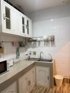 Кухня или мини-кухня в Terlyn hostel & cafe
 +44 фотографии