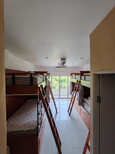 a room with two bunk beds in a room at Jomtien Hostel in Jomtien Beach