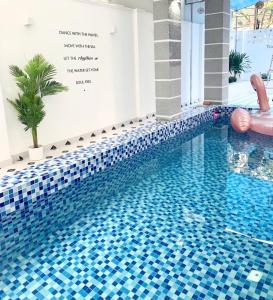 Bazén v ubytování Vung Tau Paris Villa pool near beach nebo v jeho okolí