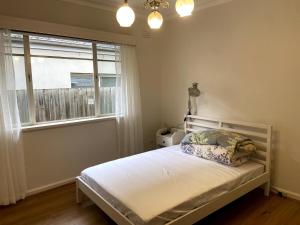 Postel nebo postele na pokoji v ubytování Beautiful house in the heart of Springvale!