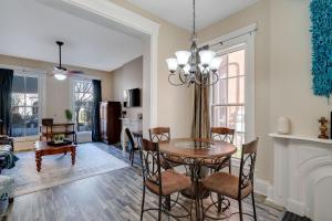 Posezení v ubytování Modern Apartment Retreat Near Nulu Attractions