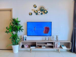 a flat screen tv sitting on top of a entertainment center at Căn Hộ The Sóng Condotel Vũng Tàu - Hao'sHomestay in Vung Tau