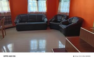 Posezení v ubytování Sunbeam Family Resturant