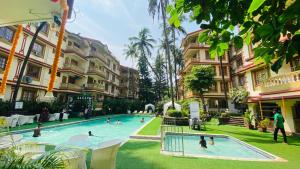 Πισίνα στο ή κοντά στο Candolim Beach Apartments Goa