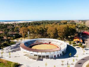 an aerial view of a baseball stadium at T2 avec loggia, Résidence avec piscine à Vieux-Boucau - FR-1-857-7 in Vieux-Boucau-les-Bains +1 photo