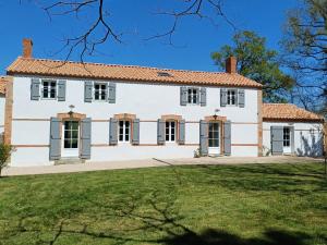 an exterior view of a large white house at Maison familiale avec babyfoot et piscine chauffée - FR-1-426-597 in Soullans