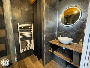 Ένα μπάνιο στο Location Studio avec Piscine Chauffée en Vendée - FR-1-426-595 +3 φωτογραφίες