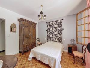 a bedroom with a white bed and a wooden cabinet at Villa à Moliets 6 pers, animaux permis - FR-1-857-3 in Moliets-et-Maa +2 photos